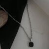 Collar de acero inoxidable con colgante minimalista