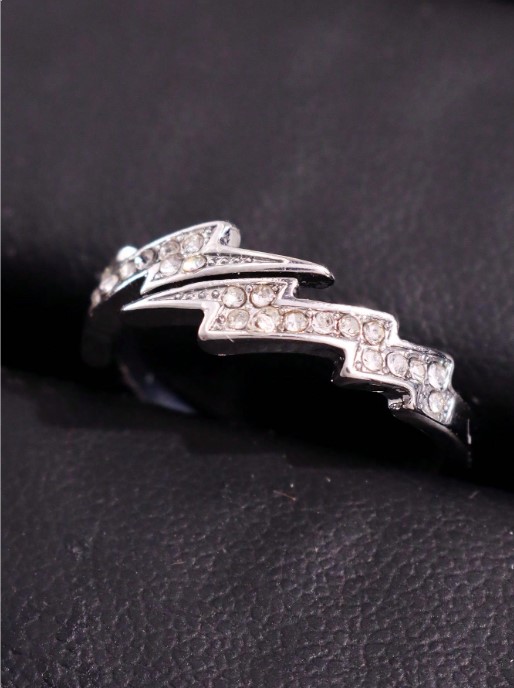 Anillo de rayo con diamantes