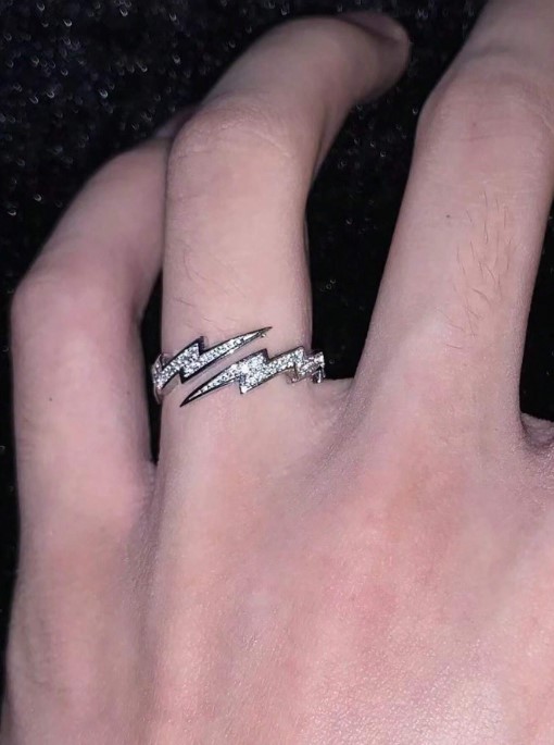 Anillo de rayo con diamantes