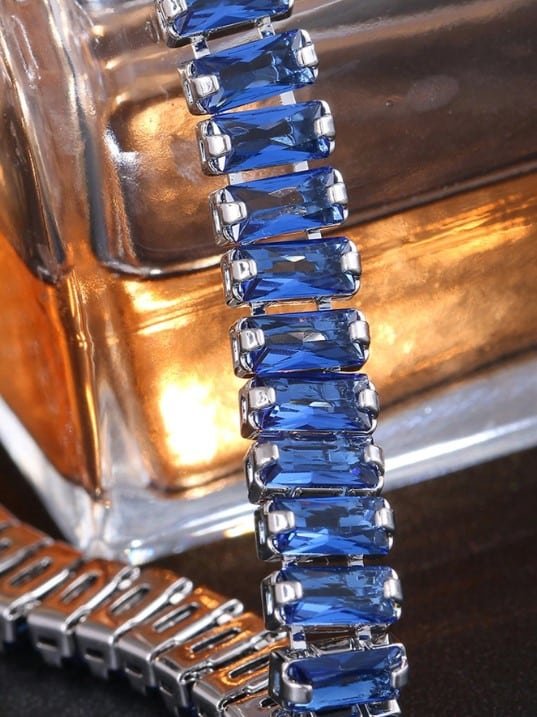 Pulsera con cubos brillantes azules