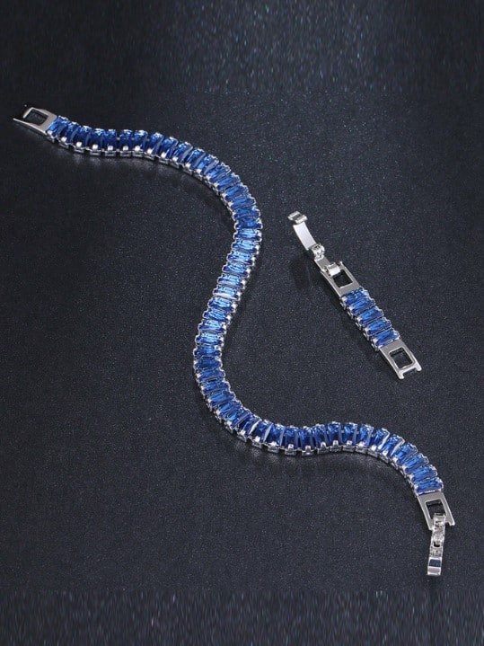 Pulsera con cubos brillantes azules