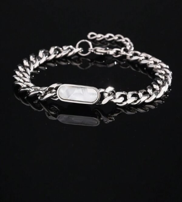 Pulsera con decoración oval acrilico blanco