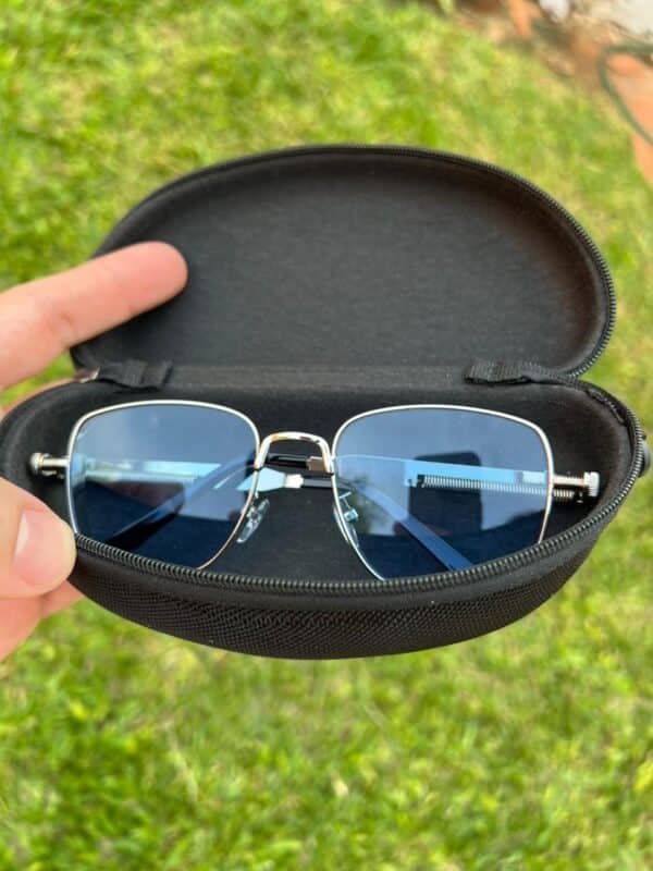 Lentes de sol de metal cuadradas gris con azul con estuche