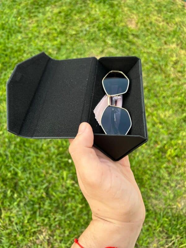 Gafas de Sol Poligonales para Dama con Estuche – Elegancia y Estilo Moderno