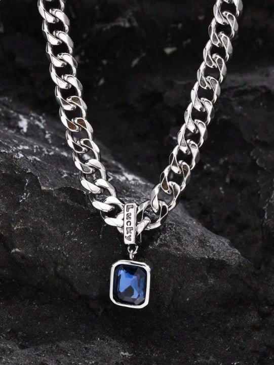 Cadena semigruesa con dije cubo azul
